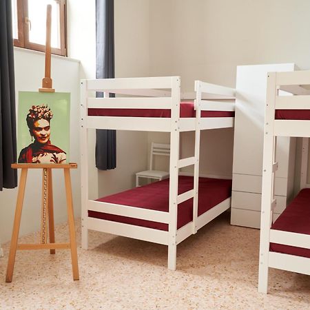 Hub Portanova Hostel Trani Εξωτερικό φωτογραφία