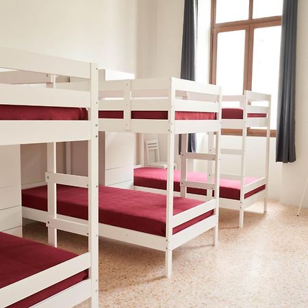Hub Portanova Hostel Trani Εξωτερικό φωτογραφία