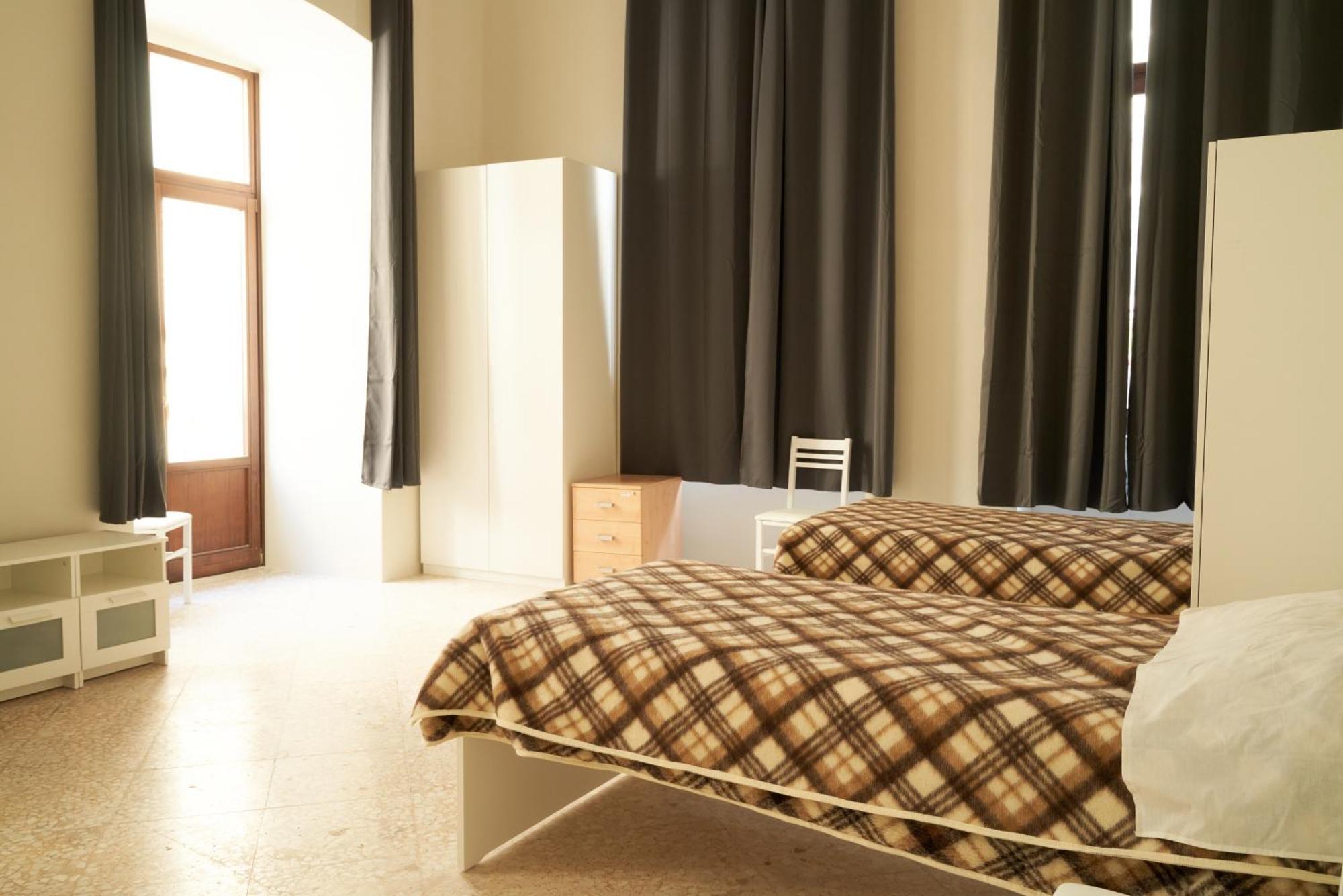 Hub Portanova Hostel Trani Εξωτερικό φωτογραφία