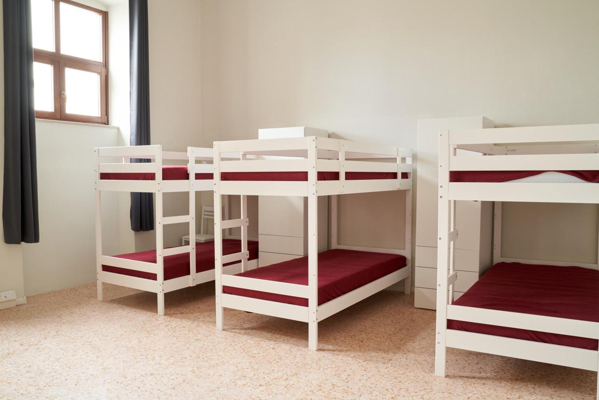 Hub Portanova Hostel Trani Εξωτερικό φωτογραφία