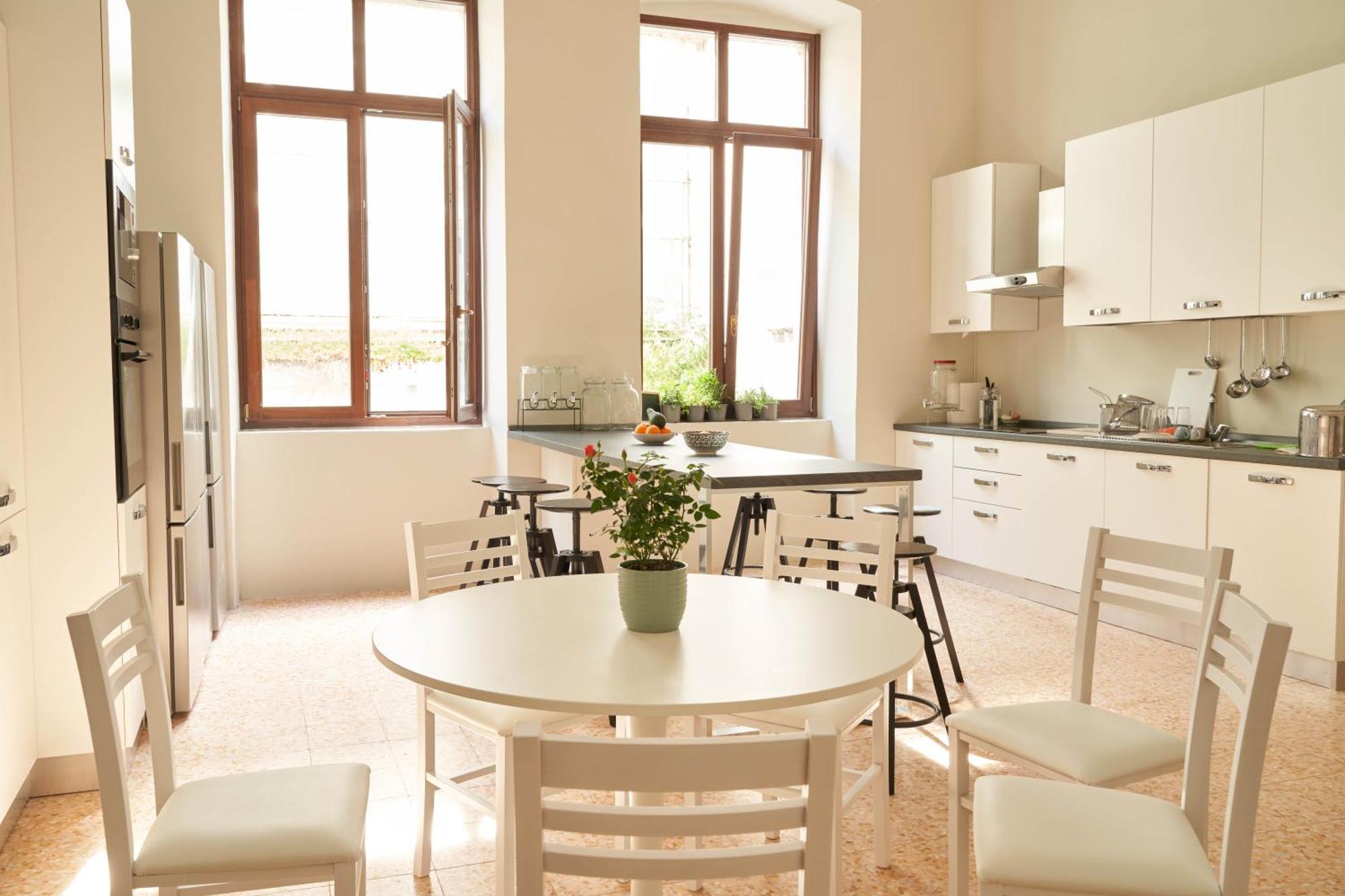 Hub Portanova Hostel Trani Εξωτερικό φωτογραφία